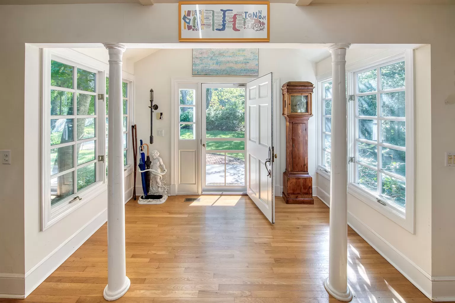 Flat for Sale in East Hampton, NY Queens