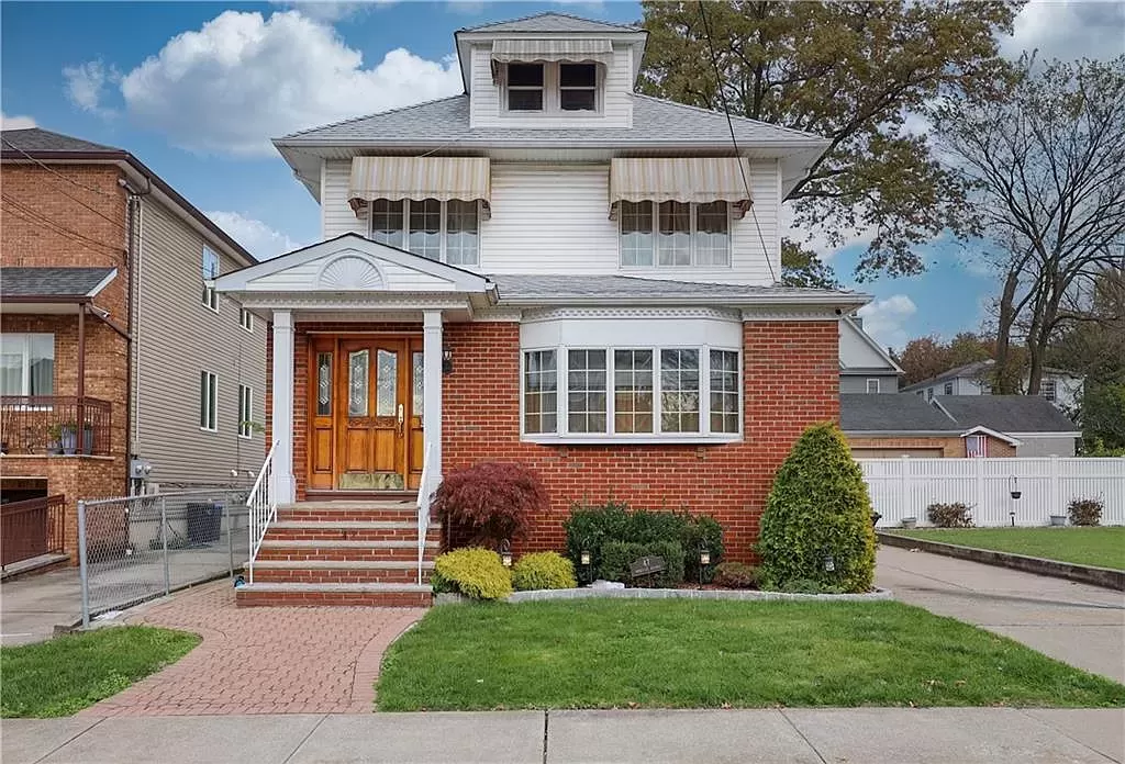 House for Sale in Castleton Corners, NY Staten Island