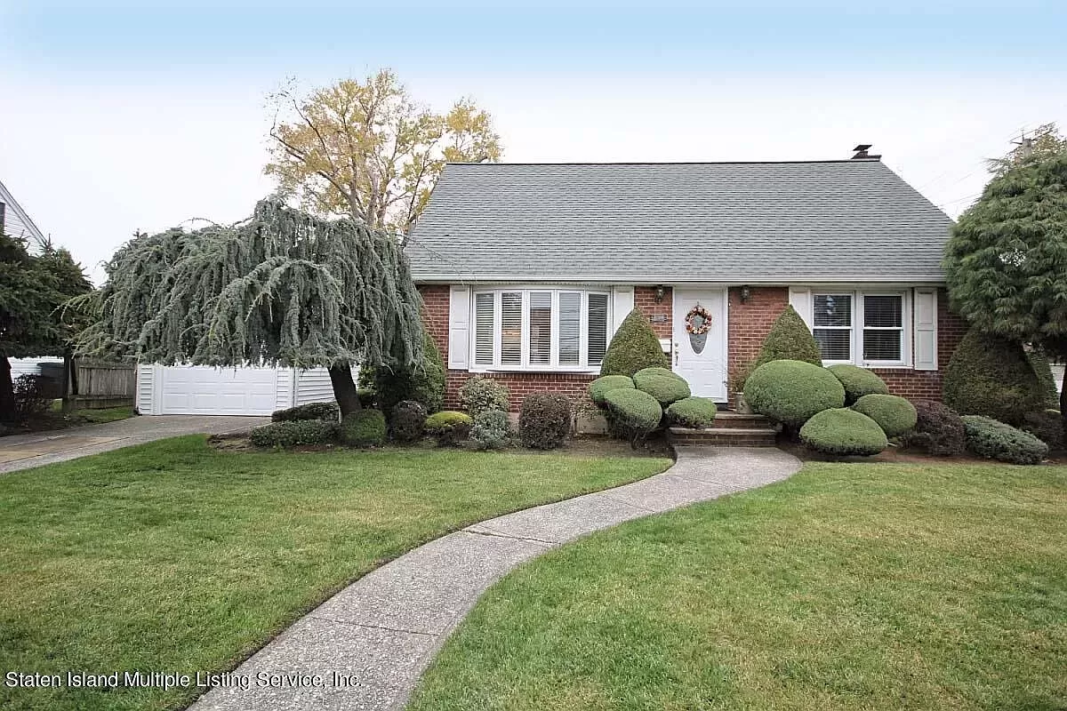 House for Sale in Grasmere, Staten Island NY