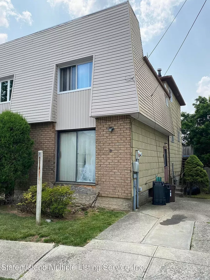 House for Sale in Meiers Corners, Staten Island NY
