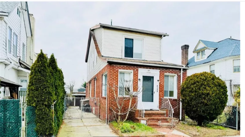 House for Sale in Brooklyn Seagate, NY