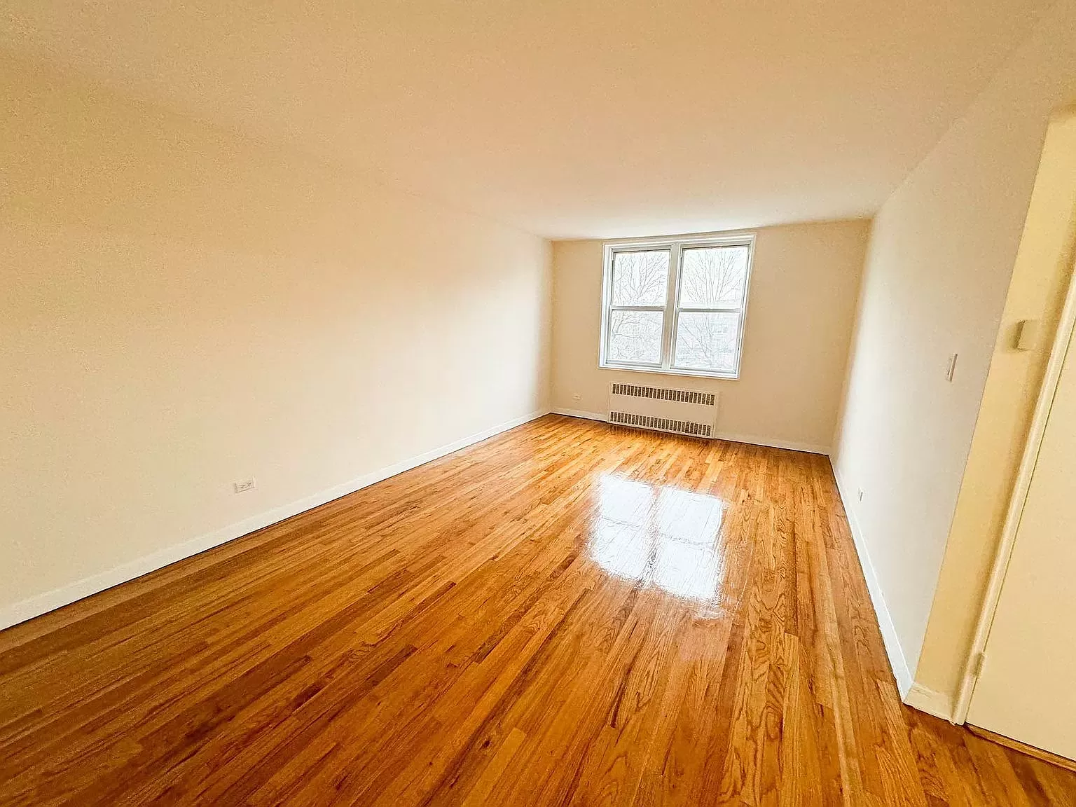 Apartment for Rent in Queens Woodside, New York
