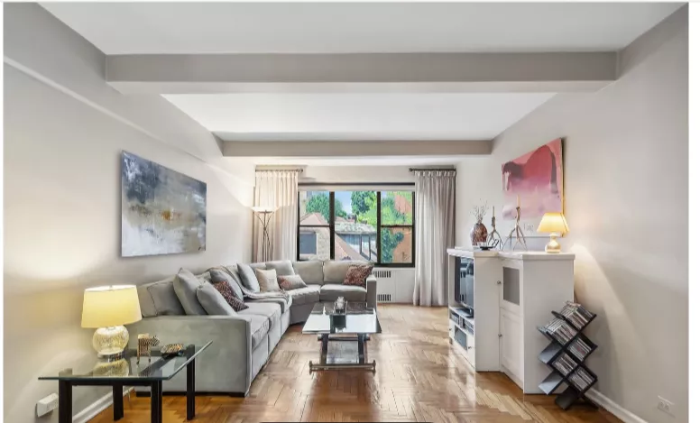 House for Sale in Manhattan Inwood, NY