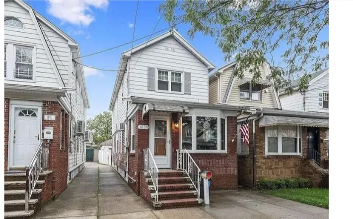 House for Sale in Brooklyn Marine Park, NY