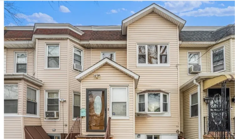 House for Sale in Queens Richmond Hill, NY